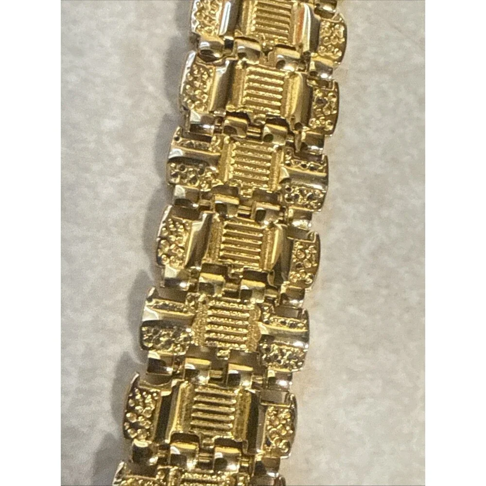 Vtg Medana ROYALE Ladies Diamond Gold Tone Nugget Style Watch 7.5